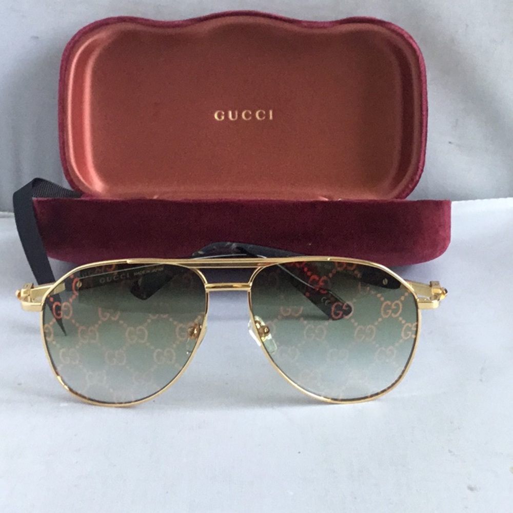 AUTHENTIC GUCCI SUNGLASSES.